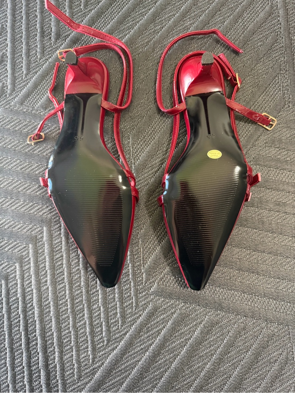 Marrón Patent Pointed-Toe Slingback kitten heels - Picture 3 of 5